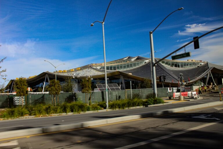 Apple Park headquarters in Cupertino, California under a clear blue sky